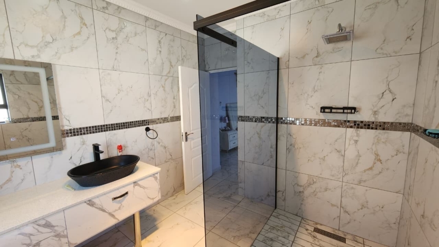 4 Bedroom Property for Sale in Country Club Western Cape